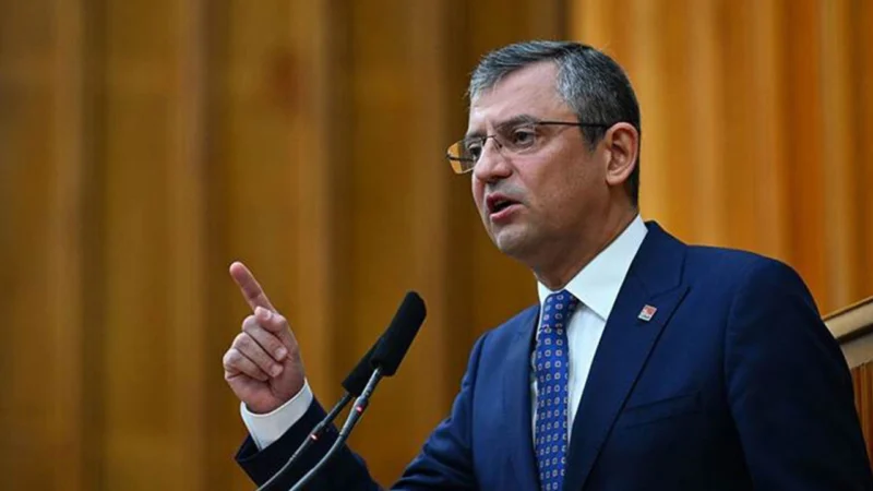 CHP lideri Özel, partisinin grup toplantısında açıklamalarda bulunuyor.