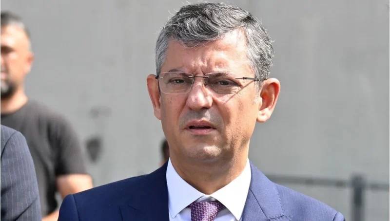 CHP lideri Özel, partisinin grup toplantısında konuşuyor.