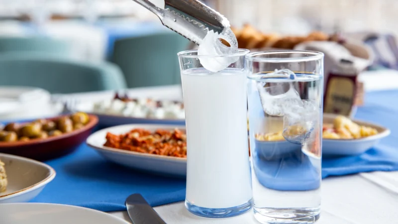 Sigara fiyatlarına art arda gelen zamların ardından rakı fiyatlarında da