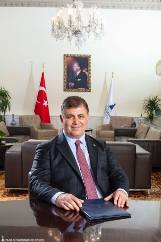 İzmir Büyükşehir Belediye Başkanı Dr. Cemil Tugay’a dünyadan tebrik mesajı