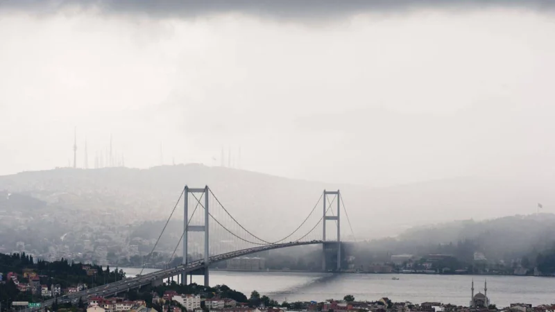 AKOM'dan yapılan açıklamaya göre, İstanbul’da yarın erken saatlerden itibaren sağanak