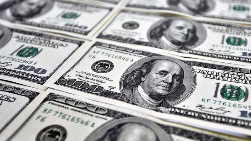 İstanbul serbest piyasada dolar 32,4270 liradan, euro 34,4610 liradan g&uuml;ne