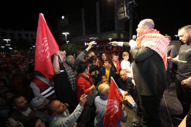 Menderes Belediye Başkanı seçilen İlkay Çiçek’in seçim sonrası halk buluşması