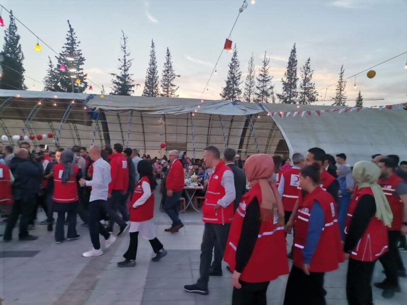 Türk Kızılay’ı “Bu Ramazan Sensiz” olmaz diyerek, binlerce çocuğun başını