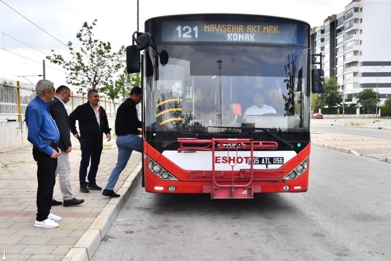 İzmir Büyükşehir Belediye Başkanı Dr. Cemil Tugay’ın seçimden önce yurttaşlardan
