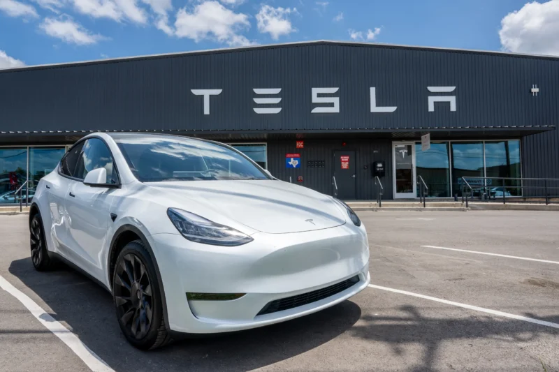 ABD'li elektrikli araç üreticisi Tesla, ilk çeyrekte teslimatların düşmesinin ardından