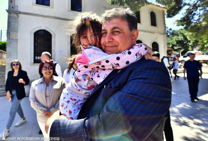 İzmir Büyükşehir Belediye Başkanı Dr. Cemil Tugay, bayramın ikinci gününe