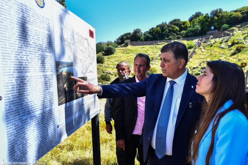 İzmir Büyükşehir Belediye Başkanı Dr. Cemil Tugay bayramın ilk günü