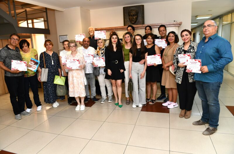 Çiğli Belediyesi’nin düzenlediği Türkçe Okuma Yazma Kursunu başarıyla tamamlayan 15’i