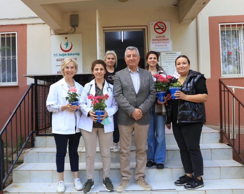 12 Mart Hemşireler Günü nedeniyle Güzelbahçe Belediye Başkanı Mustafa Günay,