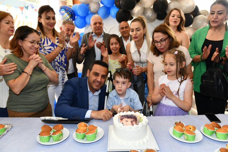 Çiğli Belediye Başkanı Onur Emrah Yıldız, Çiğli’de yaşayan 9 yaşındaki