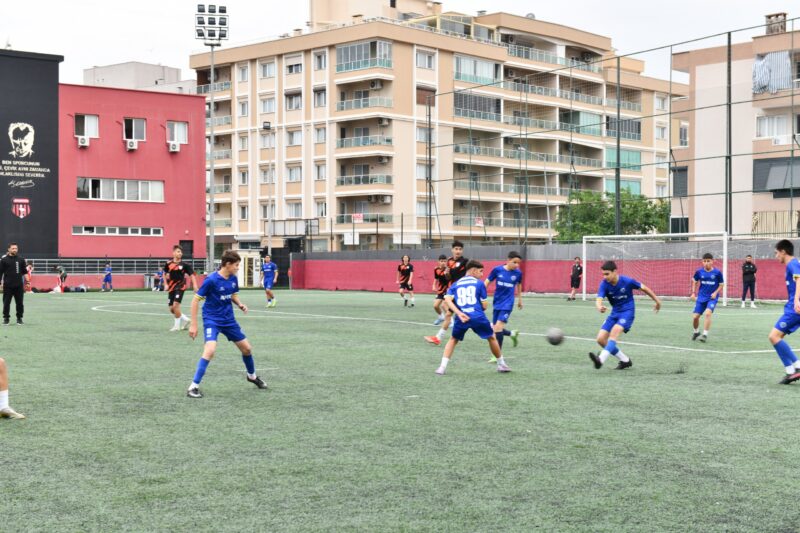 Çiğli Belediyesi tarafından, çocukların ve gençlerin yaz tatilini verimli geçirmesi