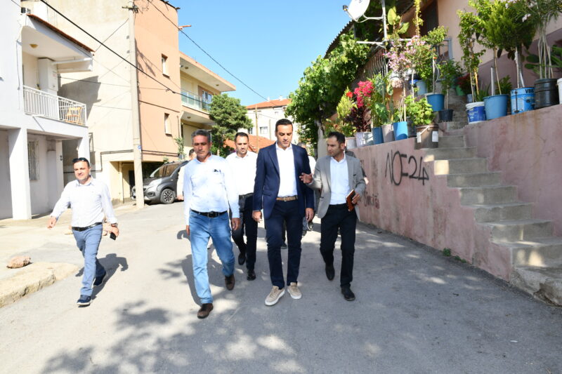 Çiğli Belediye Başkanı Onur Emrah Yıldız, incelemelerde bulunduğu Şirintepe Mahallesi’nin