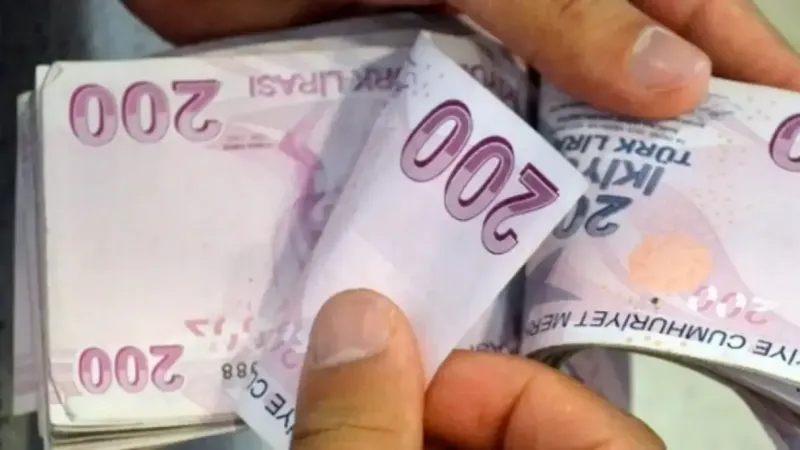 Kurban Bayramı'nın yaklaşmasıyla birlikte emekliler, bayram ikramiyelerinin ne zaman yatacağını