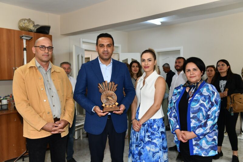 Çiğli Belediye Başkanı Onur Emrah Yıldız, Kaklıç Sanat Akademisi yağlı