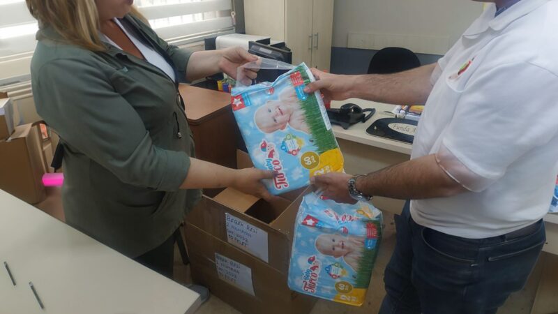 
Bayraklı Belediyesi, ihtiyaç sahibi vatandaşlara eşya, erzak paketi, kırtasiye malzemesi,