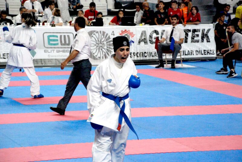 Spor alanındaki başarılarına her turnuvada bir yenisini daha ekleyen Bayraklı