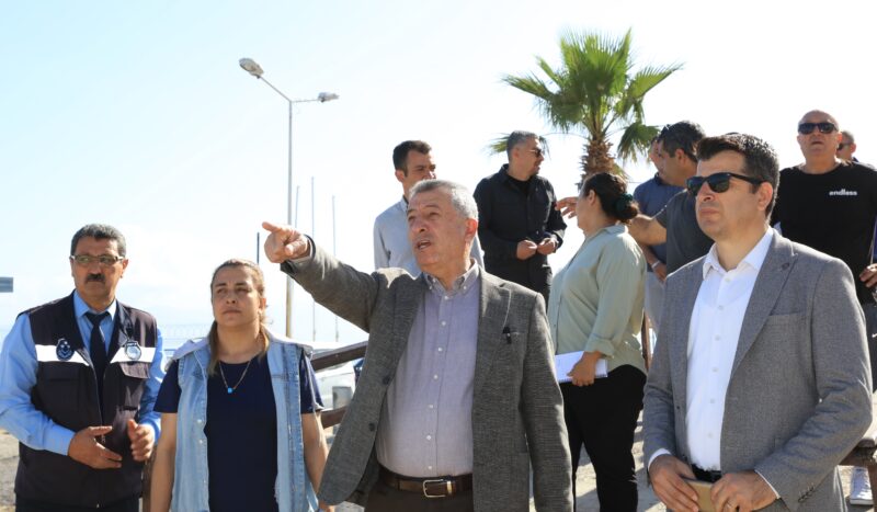 Güzelbahçe Belediye Başkanı Mustafa Günay, sabah mesaisine Mithatpaşa Caddesi’ni
denetlemeyle başladı,