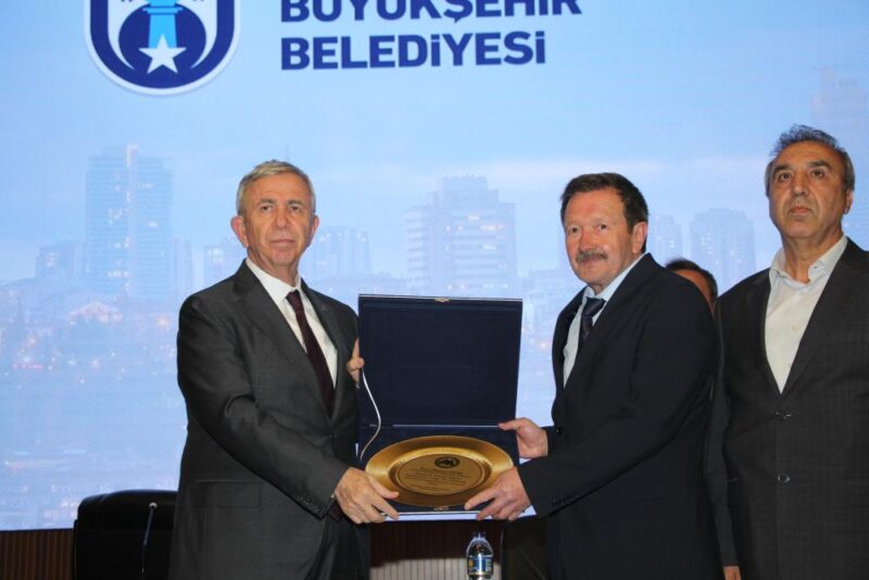 Ankara Büyükşehir belediye başkanı Mansur Yavaş, kendisine hayırlı olsun ziyaretinde