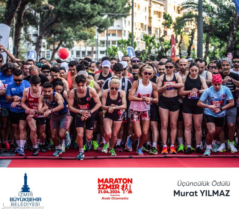 İzmir Büyükşehir Belediyesi tarafından düzenlenen Maraton İzmir Avek 4. Ulusal