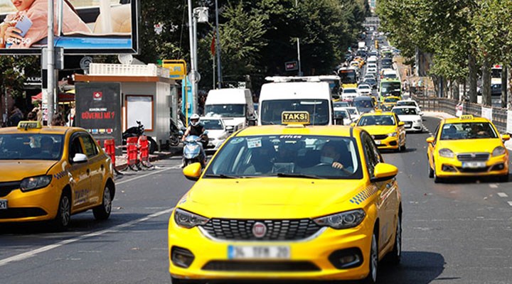 İzmir’de taksi ücretlerine fiyat güncellemesi yapılması bekleniyor. İzmir Şoförler ve