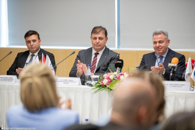 İzmir Büyükşehir Belediye Başkanı Dr. Cemil Tugay, Ekim ayında kentte