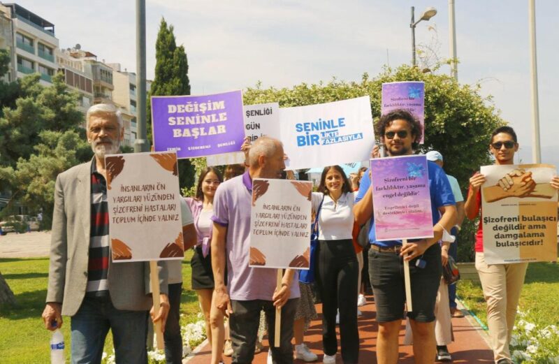  
İzmir Şizofreni Dayanışma Derneği’nin girişimleriyle, kentte önemli bir farkındalık
