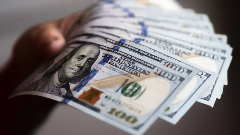 Dolar/TL, güne yatay seyirle başlamasının ardından 32,4130 seviyesinden işlem görüyor.