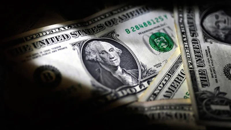 Dolar/TL, dün yatay bir seyir izleyerek günü önceki kapanışının hemen