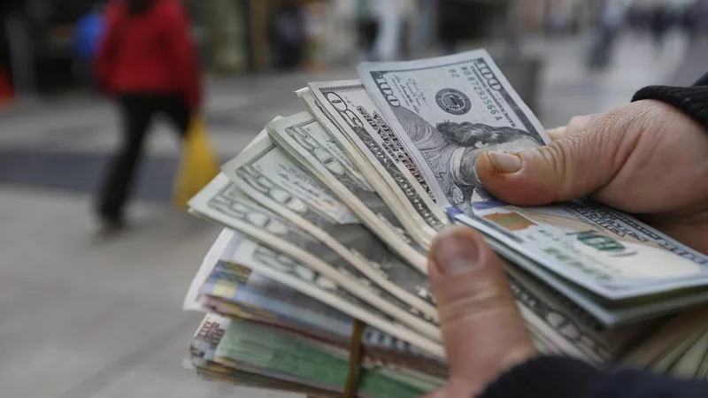 İstanbul serbest piyasada dolar 32,2580 liradan, euro 35,0380 liradan güne