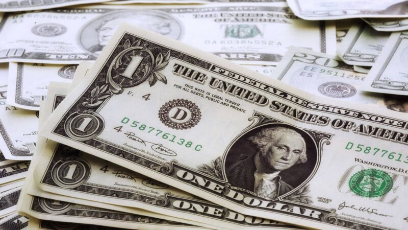 Dolar/TL, dün düşüş eğiliminde bir seyir izleyerek günü önceki kapanışının