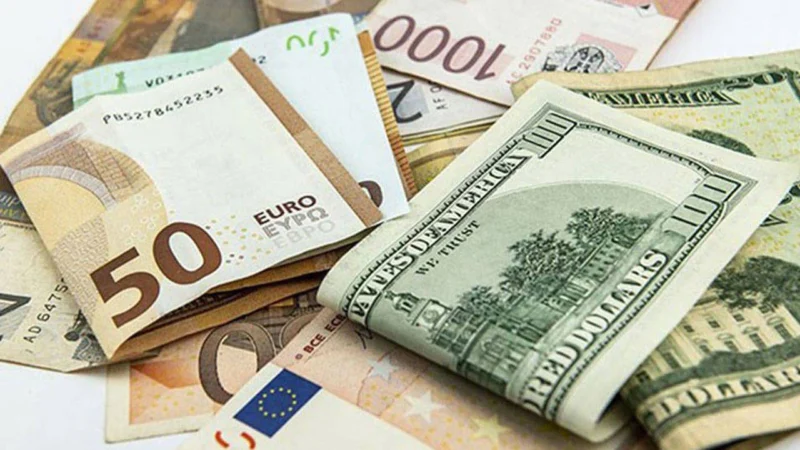 Yerel seçimlerin ardından yatay seyir de hareket eden dolar/TL, dün