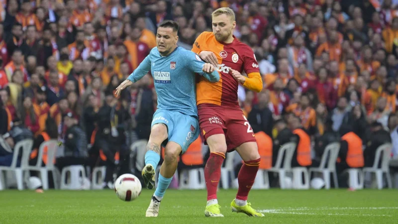 Galatasaray, Sivasspor'u 6-1 mağlup ederek şampiyonluk yarışında son 3 haftaya