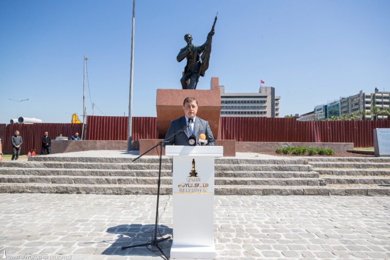 İzmir’in işgaline karşı ilk kurşunu atan gazeteci Hasan Tahsin, şehit