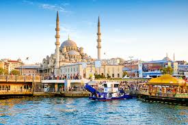 AKOM'dan yapılan açıklamaya göre, İstanbul'da hafta boyunca sıcaklıkların artarak yaz