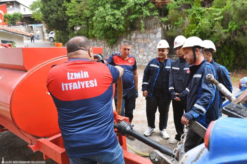 İzmir Büyükşehir Belediyesi, yaz aylarında artan orman yangınlarına karşı önlemlerini