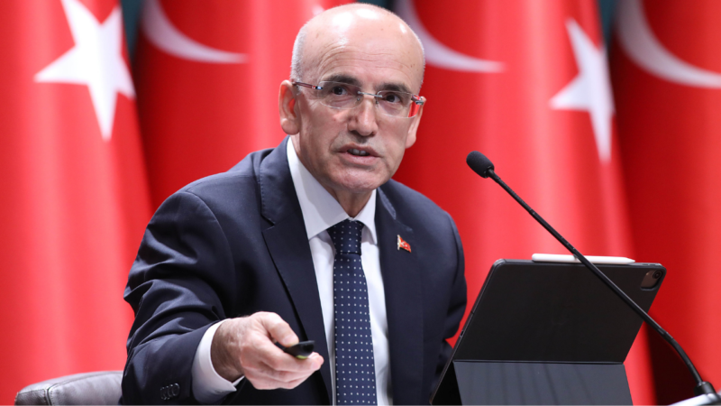 Hazine ve Maliye Bakanı Mehmet Şimşek, Nisan ayında dış ticaret