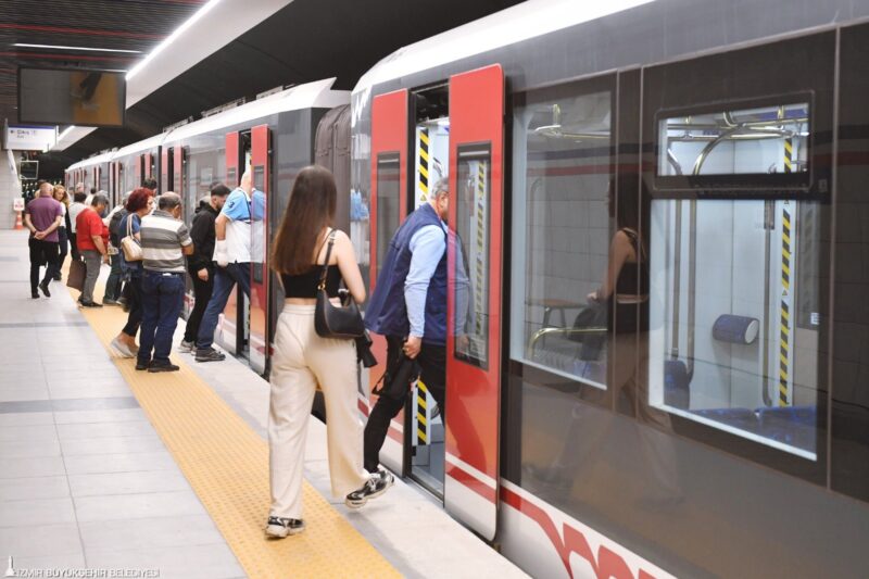 İzmir Büyükşehir Belediyesi’nin 60 kilometrelik metro ve tramvay sistemini işleten