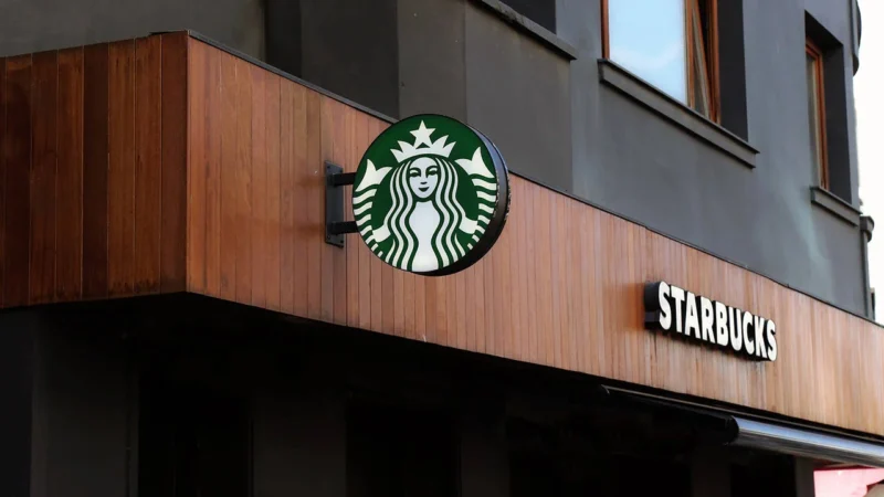 Dünyaca ünlü kahve zinciri Starbucks Türkiye ürünlerine zam geldi. Yeni