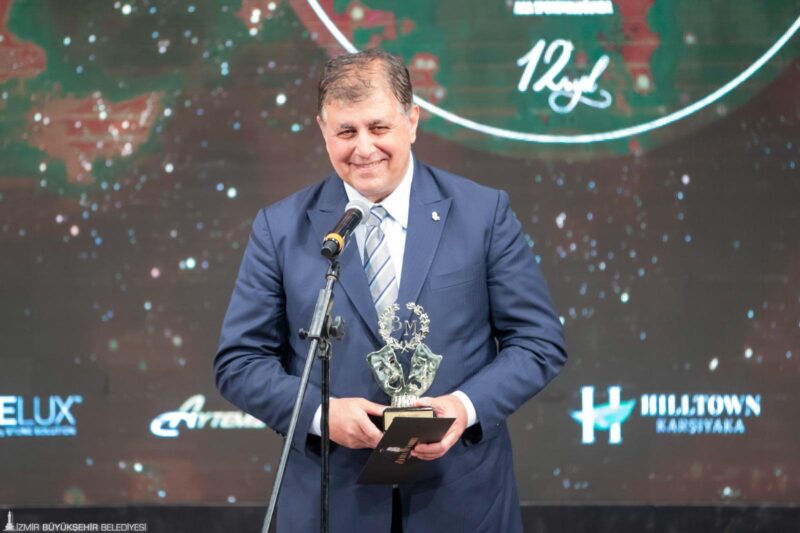 İzmir Büyükşehir Belediye Başkanı Dr. Cemil Tugay, Sahne Tozu Tiyatrosu