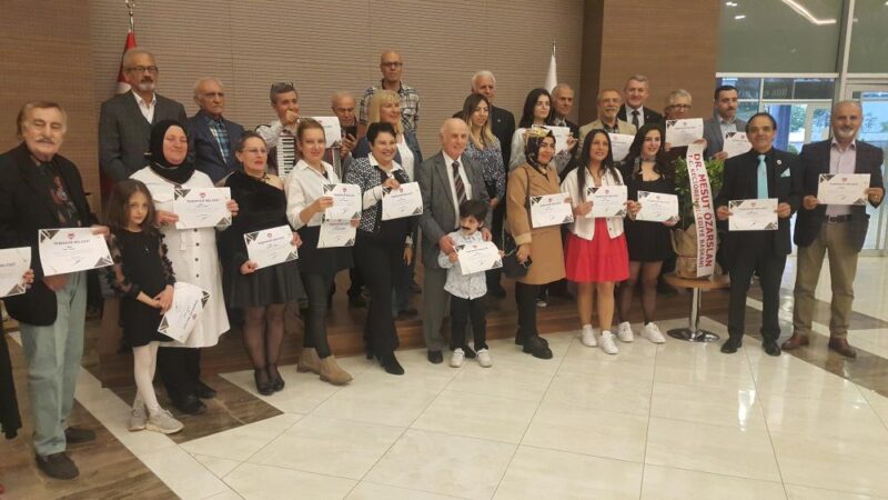 Açılış yapıldıktan sonra, sergi ve derneğin kuruluşu ile emeği geçenler