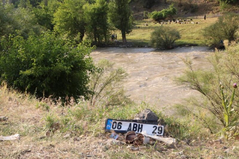 Öğle saatlerinde Hakkari-Çukurca kara yolu üzerindeki Şine bölgesinde meydana gelen