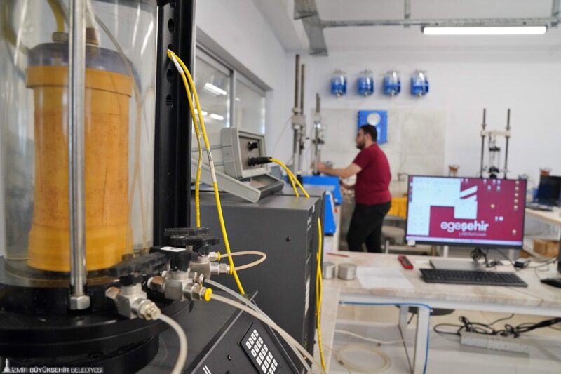İzmir Büyükşehir Belediyesi, kentin afetlerden etkilenmemesi için deprem araştırmaları ve