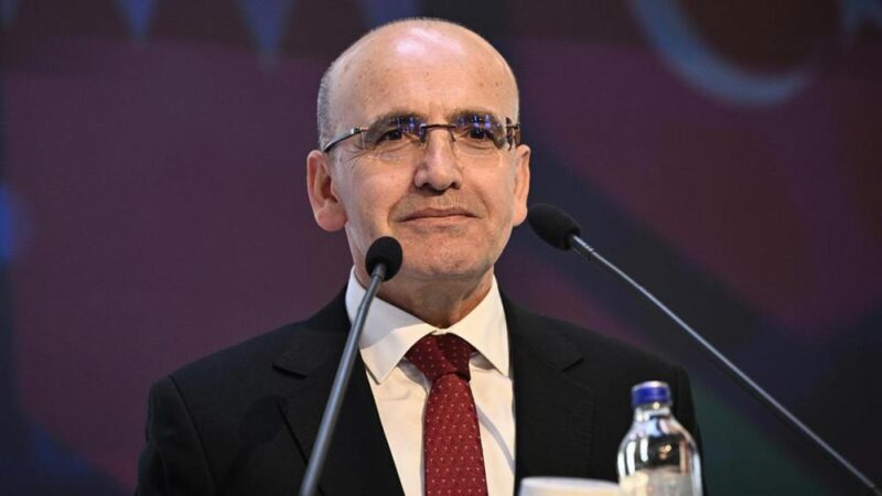 Cumhuriyet Halk Partisi'nin ekonomi kurmayları, Ekonomi Bakanı Mehmet Şimşek ile