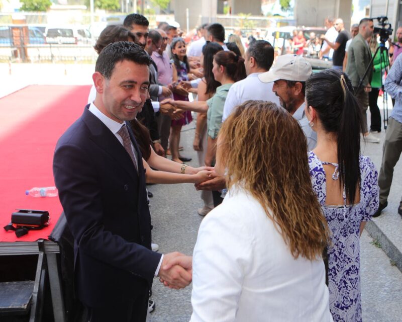 Bayraklı Belediye Başkanı İrfan Önal, Kurban Bayramı dolayısıyla düzenlenen törende