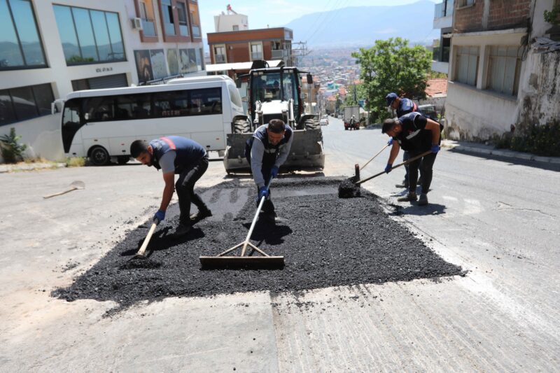 Bayraklı'da ilçe genelindeki yol yenileme, düzenleme, bakım, onarım ve asfaltlama
