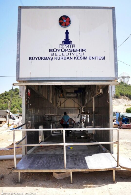 
İzmir Büyükşehir Belediyesi, sağlıklı, güvenli ve huzurlu bir Kurban Bayramı