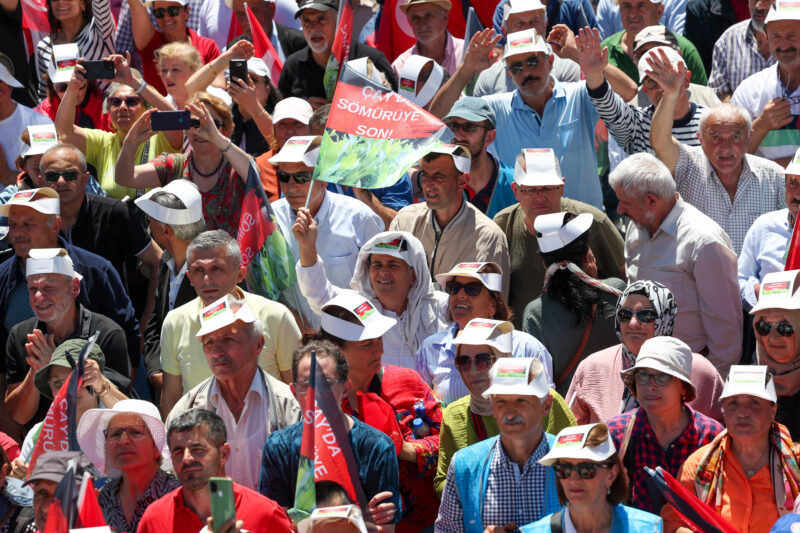 Cumhuriyet Halk Partisi Lideri Özgür Özel, Rize’de Çay Mitingi’nde yaptığı