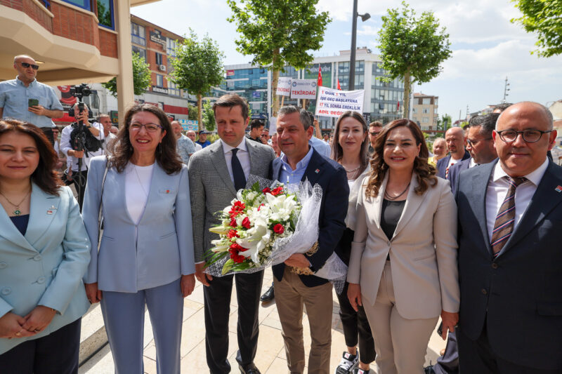 Cumhuriyet Halk Partisi Genel Başkanı Özgür Özel, iktidarın kötü ekonomi