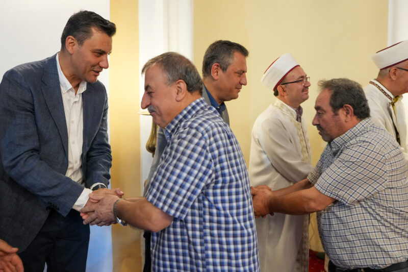 Cumhuriyet Halk Partisi Genel Başkanı Özgür Özel, Kurban Bayramının ilk